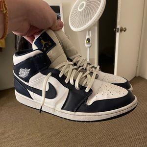 Jordan 1 mid White Metallic Gold Obsidian size 14
